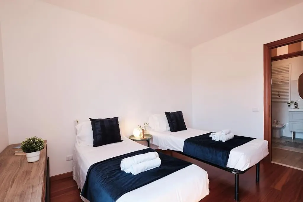 Porta Di Roma, Moderno Luminoso Con Wi-Fi E Ac Apartment 0*, Rome Italy